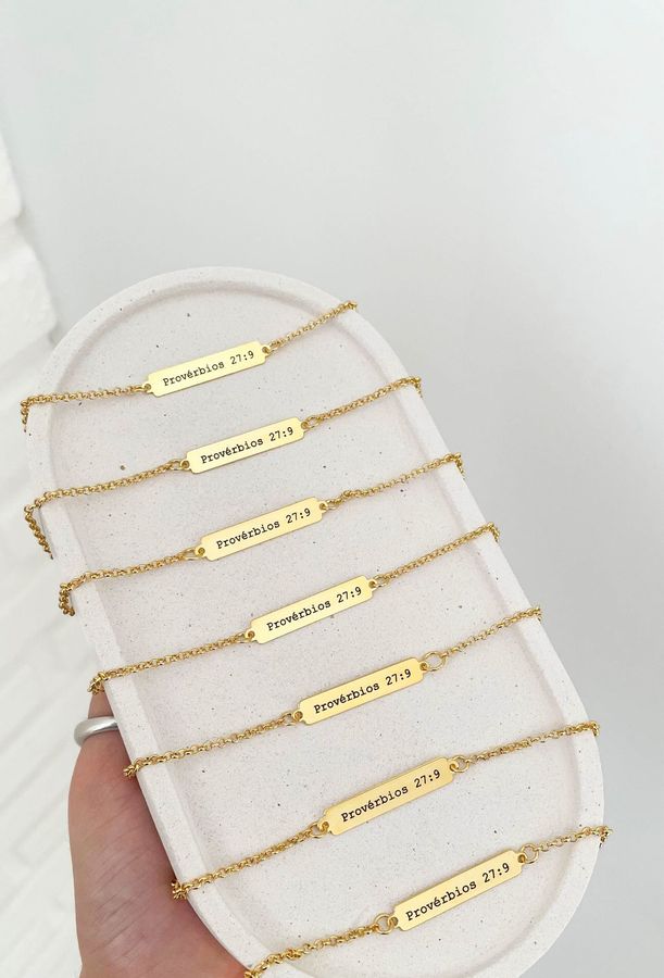 Pulseiras com versículo gravado